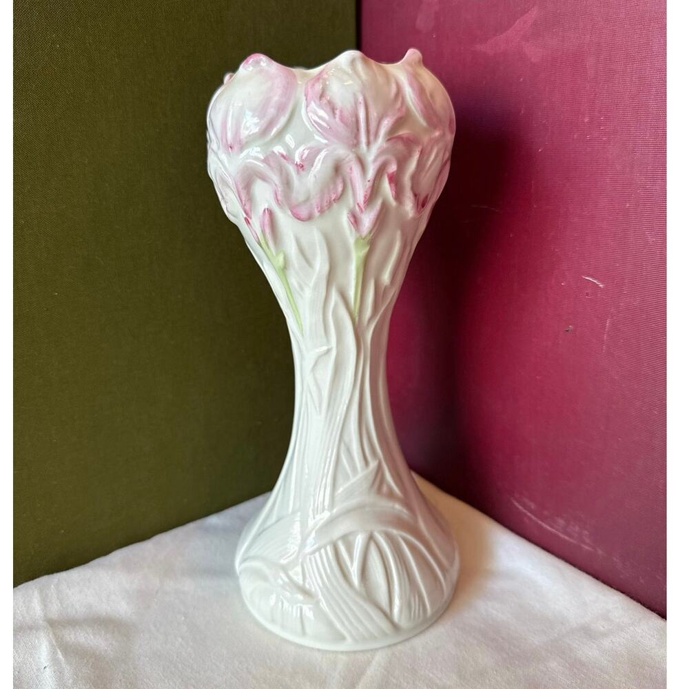 Belleek Heritage Collection Iris Vase • Parian China • 8.5” • 2004